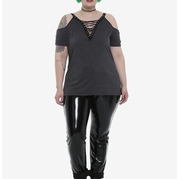 Hot Topic Cold Shoulder Top - Picture 3 of 4